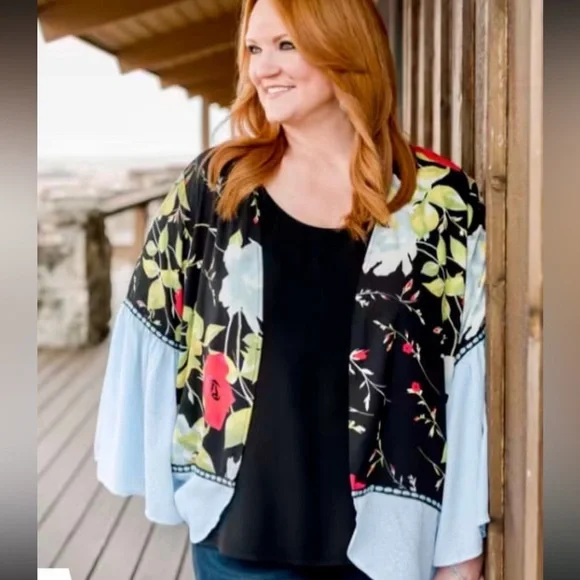 The Pioneer Woman Floral Tunic with Black and Blue Accents - Picture 4 of 8